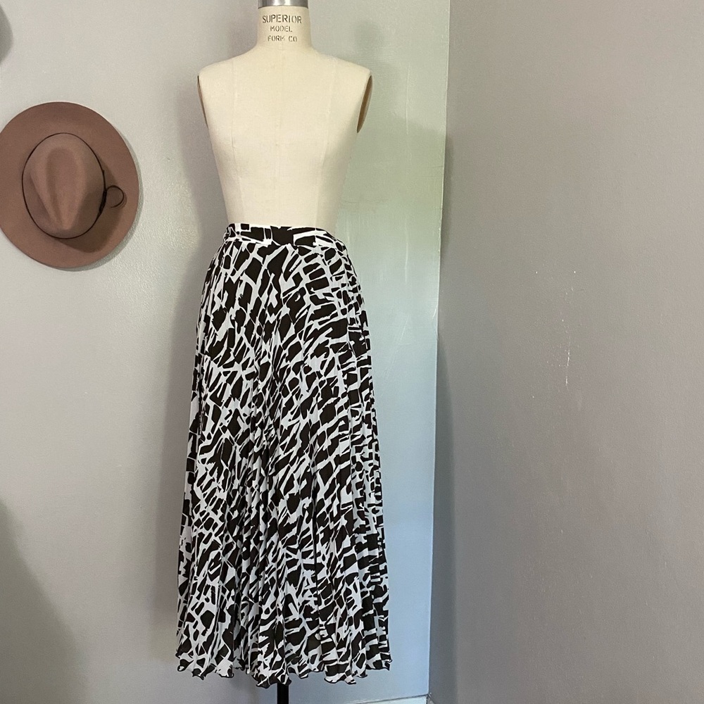 ✨HP✨ Maeve Geometric Skirt - Picture 3 of 4